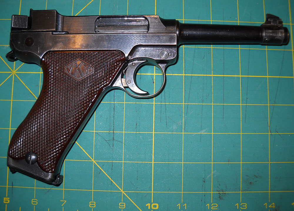 L-35 pistol, right side